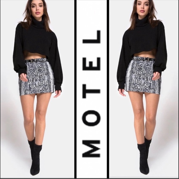 NWT Motel Broomy Snakeskin Print Mini Skirt - Picture 3 of 8